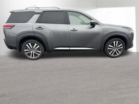 Used 2022 Nissan Pathfinder Platinum w/ Cargo Package image 6