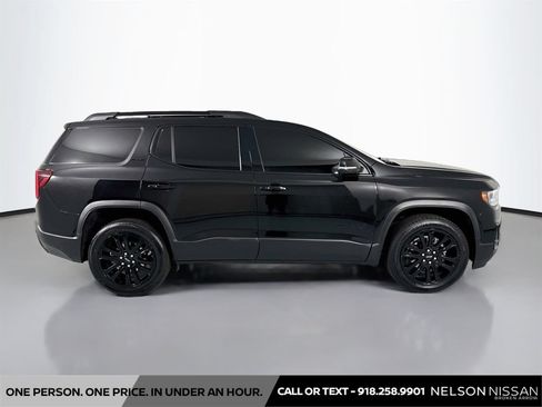 Used 2023 GMC Acadia SLE w/ Driver Convenience Package FWD image 4