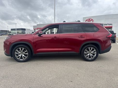 Used 2024 Toyota Grand Highlander Limited image 3