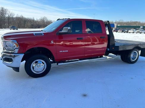 Used 2019 RAM 3500 Tradesman w/ Chrome Appearance Group image 4