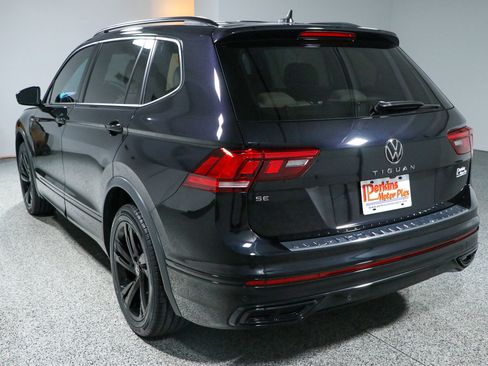 Used 2023 Volkswagen Tiguan SE R-Line FWD image 9