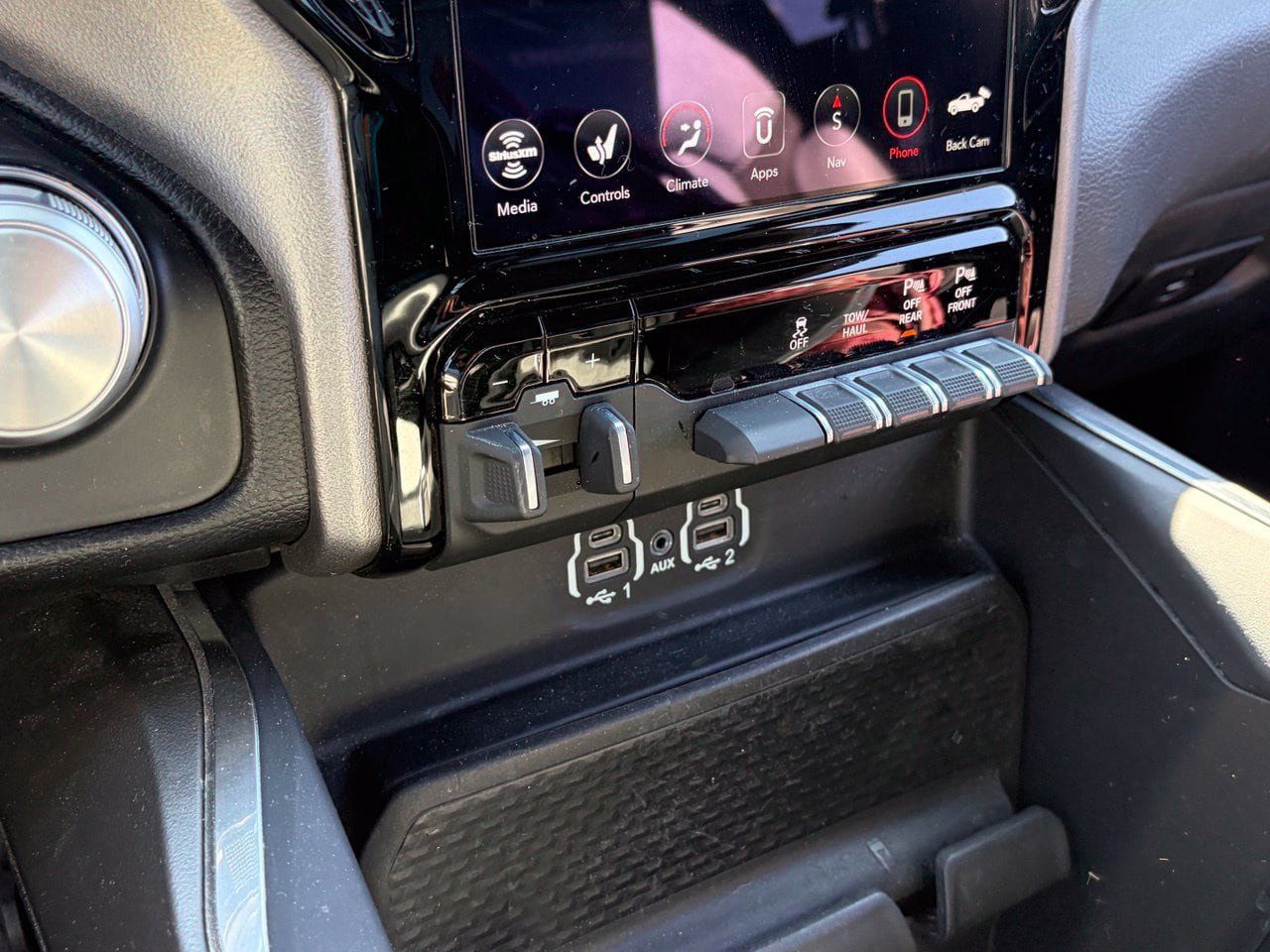 Used 2020 RAM 1500 Laramie w/ Sport Appearance Package AWD/4WD image 10