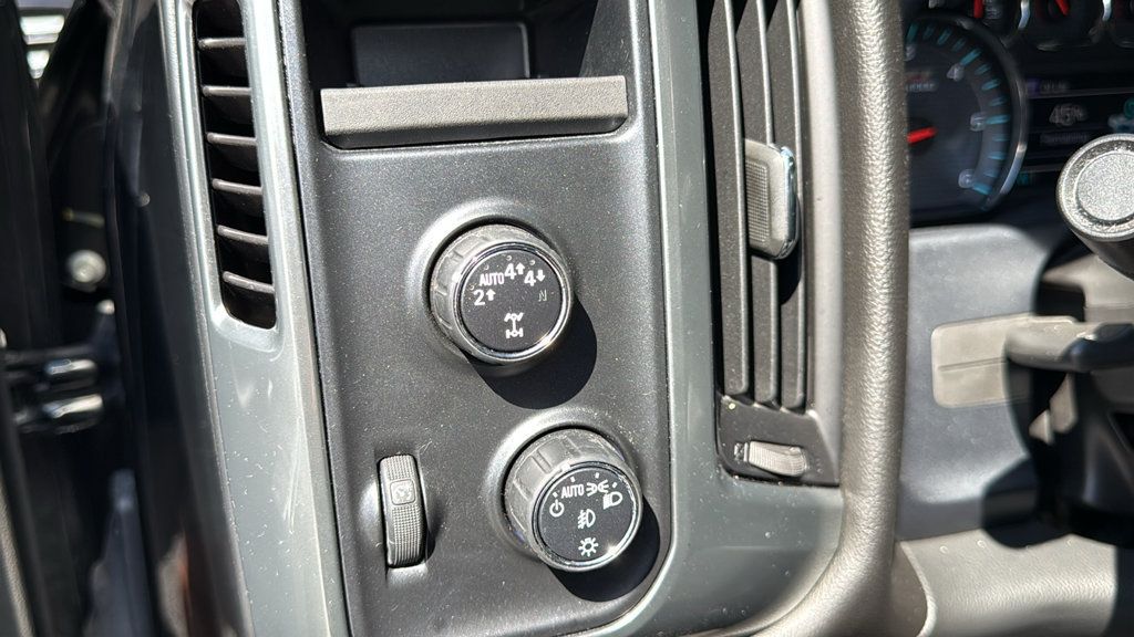Used 2017 Chevrolet Silverado 1500 LT w/ All Star Edition AWD/4WD image 27