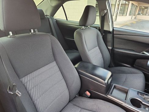 Used 2017 Toyota Camry LE image 32