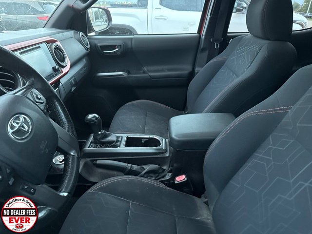 Used 2016 Toyota Tacoma TRD Sport w/ Premium & Technology Package AWD/4WD image 3