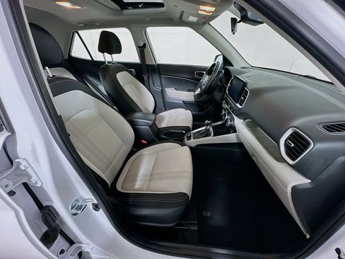 Used 2025 Hyundai Venue SEL FWD image 29