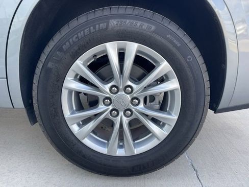 Certified 2025 Cadillac XT6 Luxury image 8