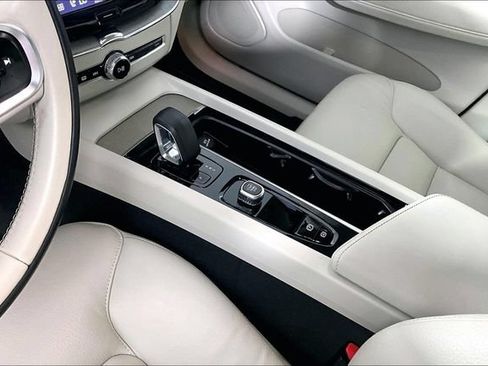 Used 2023 Volvo XC60 B5 Plus w/ Climate Package AWD/4WD image 17