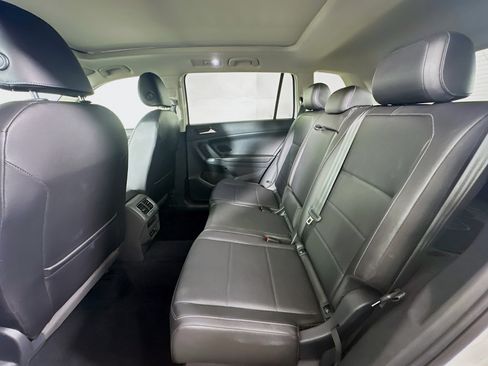 Used 2018 Volkswagen Tiguan SE w/ Panoramic Sunroof Package AWD/4WD image 27