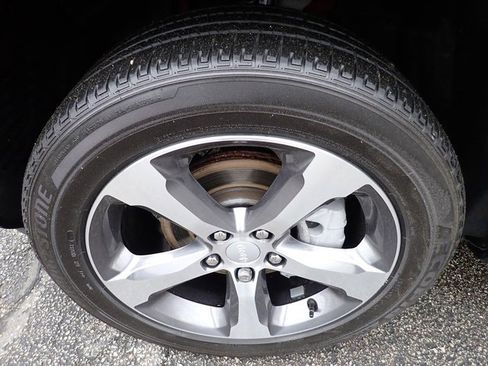 Certified 2024 Jeep Grand Cherokee Limited w/ Luxury Tech Group II image 11