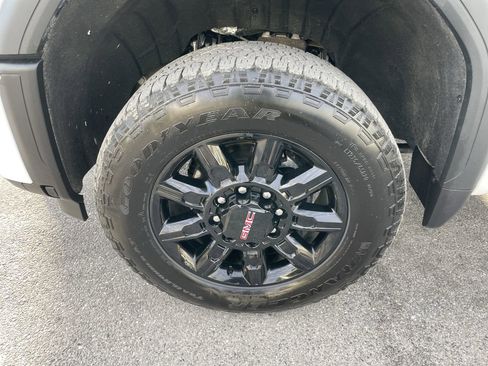 Used 2025 GMC Sierra 2500 AT4 image 26