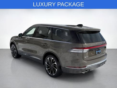 Certified 2025 Lincoln Aviator Reserve w/ Equipment Group 201A image 5