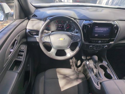 Used 2022 Chevrolet Traverse LT image 17