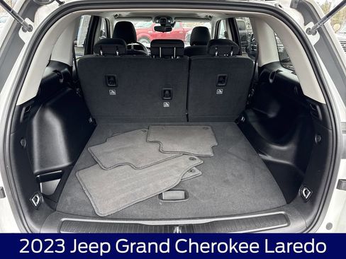 Used 2023 Jeep Grand Cherokee Laredo image 16