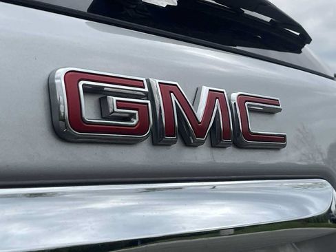 Used 2022 GMC Terrain SLT w/ Infotainment Package II AWD/4WD image 25