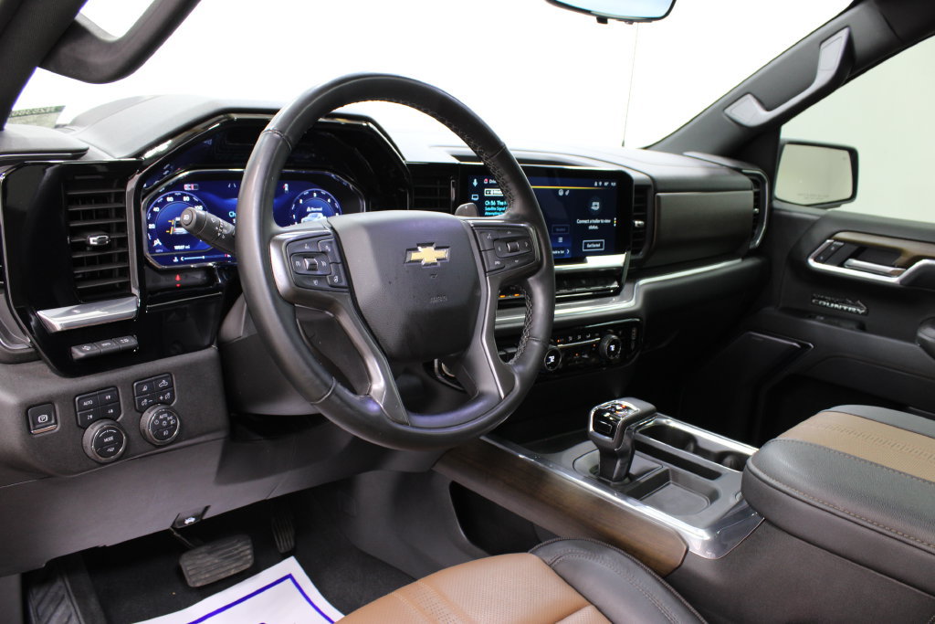 Used 2025 Chevrolet Silverado 1500 High Country w/ High Country Premium Package AWD/4WD image 17