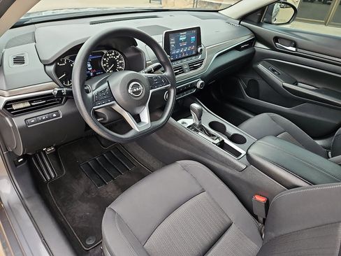 Used 2025 Nissan Altima 2.5 SV FWD image 10