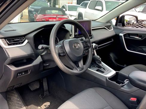 Used 2025 Toyota RAV4 XLE image 17