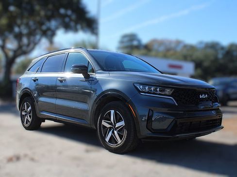 Certified 2023 Kia Sorento S image 3