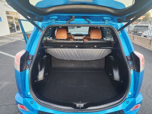 Used 2016 Toyota RAV4 SE image 9