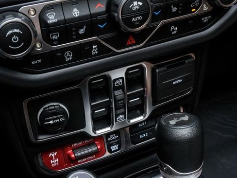 Used 2025 Jeep Wrangler Unlimited Rubicon w/ Technology Group image 84