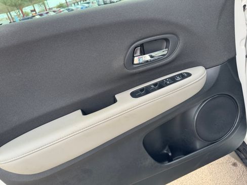 Used 2020 Honda HR-V LX image 11