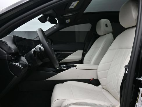 Used 2026 BMW 530i xDrive w/ Executive Package AWD/4WD image 10
