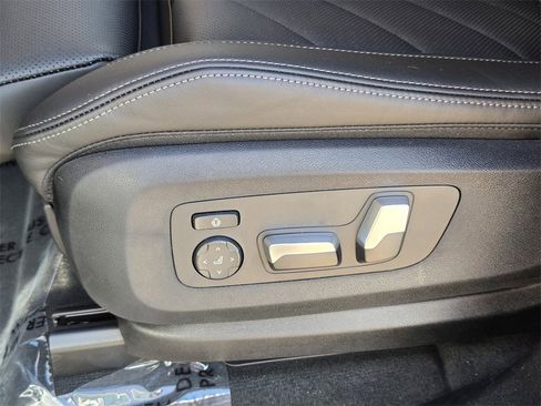 New 2026 BMW X5 xDrive50e w/ Premium Package image 26