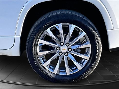 Used 2023 Chevrolet Traverse Premier image 36