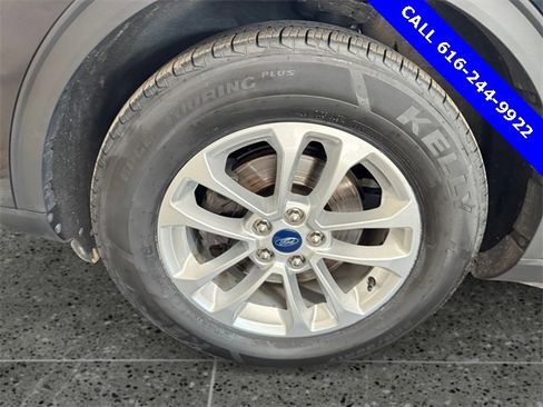 Used 2022 Ford Escape SE w/ Cold Weather Package image 11