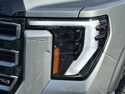 Used 2024 GMC Sierra 2500 AT4 w/ AT4 Premium Plus Package AWD/4WD image 11