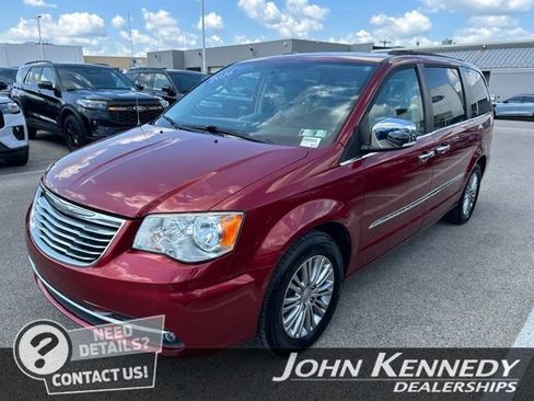 Used 2016 Chrysler Town & Country Touring-L w/ Driver Convenience Group FWD image 1