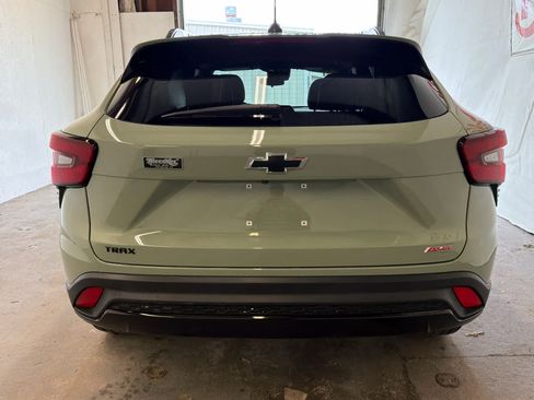 Used 2024 Chevrolet Trax RS FWD image 6