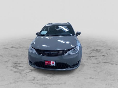 Used 2020 Chrysler Pacifica Touring-L Plus image 5