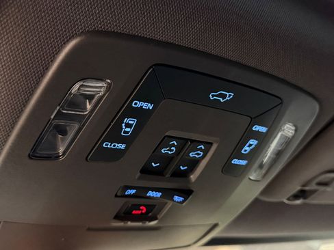 Used 2023 Toyota Sienna XSE FWD image 34