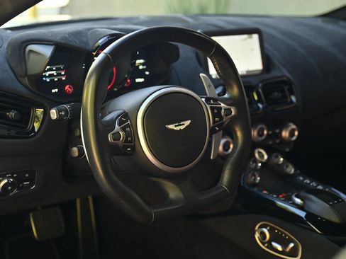 Used 2020 Aston Martin V8 Vantage Coupe RWD image 20