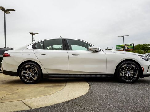 Used 2026 BMW 530i xDrive w/ Premium Package AWD/4WD image 6