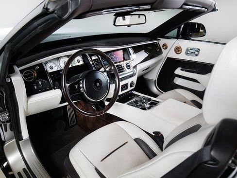 Used 2018 Rolls-Royce Dawn image 22