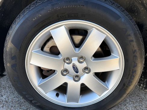 Used 2005 Ford Five Hundred SEL image 19