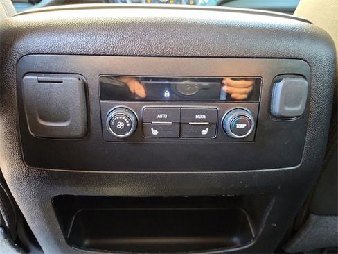 Used 2019 Chevrolet Tahoe LT w/ LT Signature Package image 21