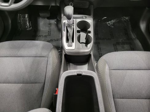 Used 2024 Chevrolet Trax LS w/ LS Convenience Package FWD image 17