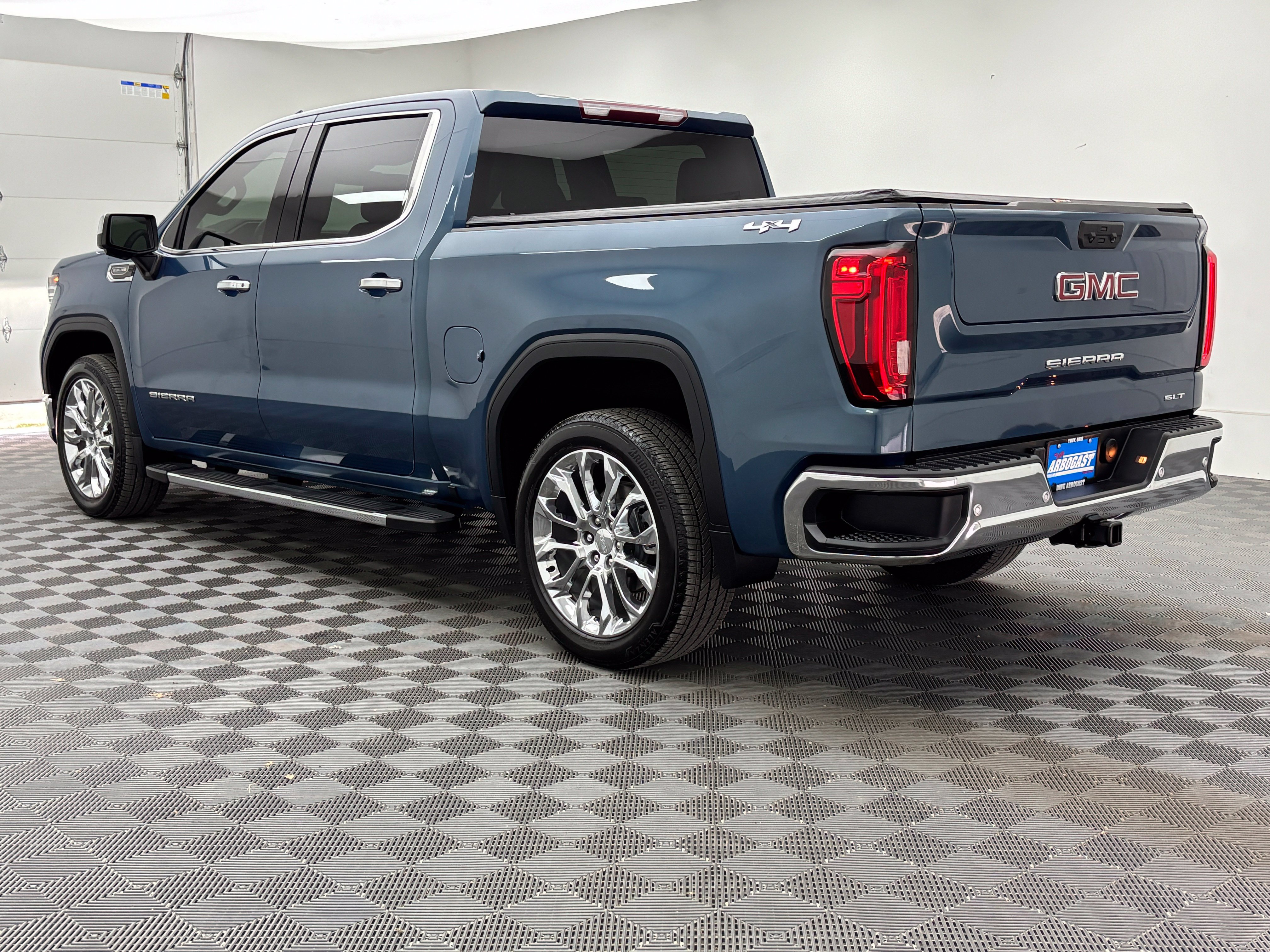 Used 2024 GMC Sierra 1500 SLT w/ SLT Convenience Package AWD/4WD image 10
