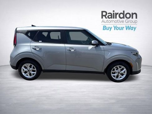 Used 2023 Kia Soul S FWD image 8