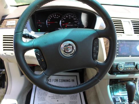 Used 2011 Cadillac DTS image 17