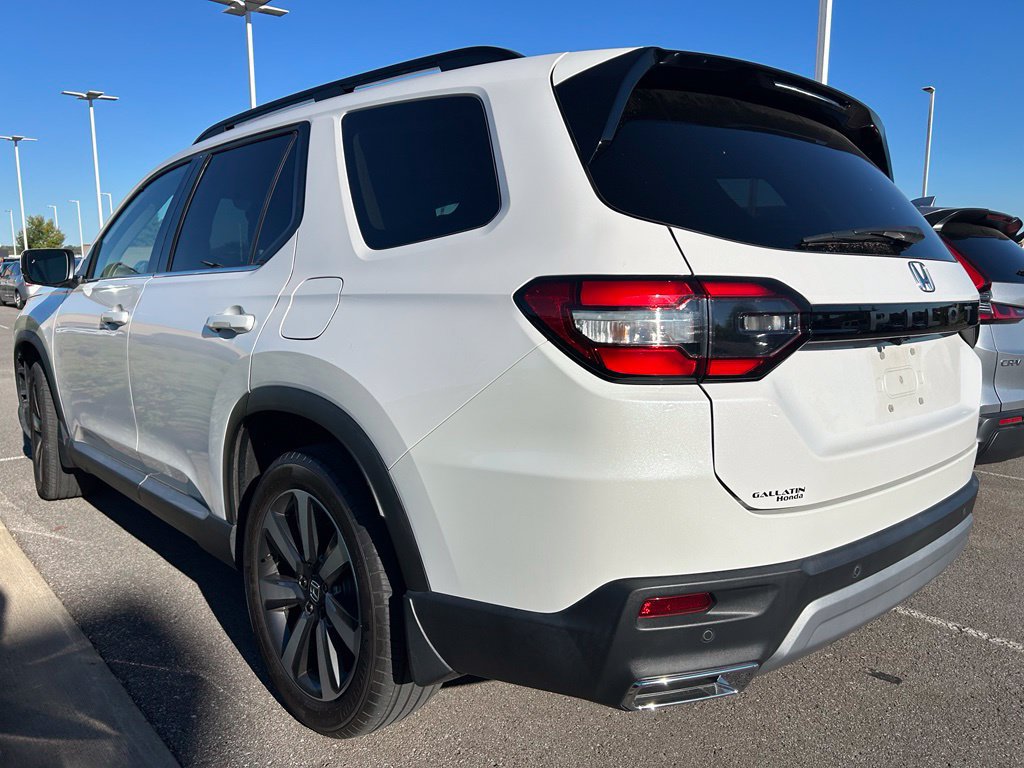 Used 2024 Honda Pilot Touring image 4