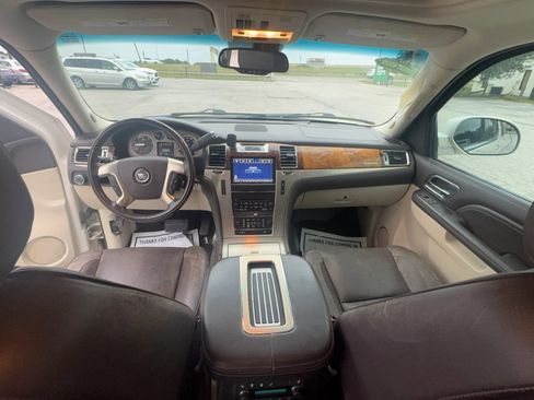 Used 2014 Cadillac Escalade Platinum RWD image 28