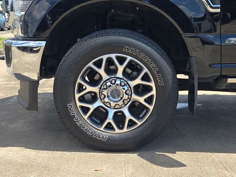 Used 2022 Ford F250 Lariat w/ Lariat Ultimate Package AWD/4WD image 12