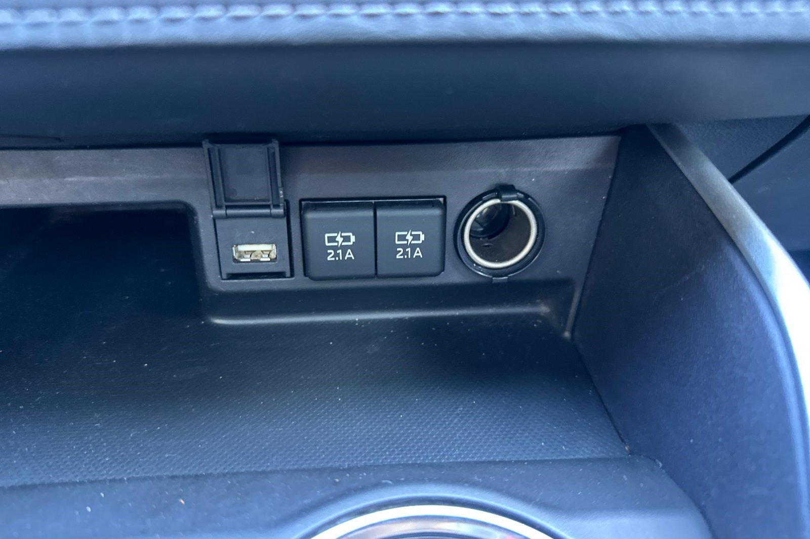 Used 2020 Toyota Highlander XLE AWD/4WD image 39