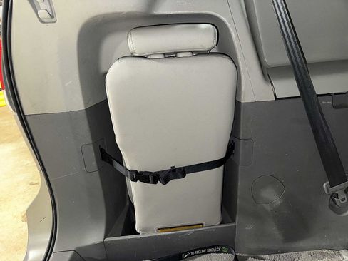 Used 2011 Toyota Sienna XLE image 26