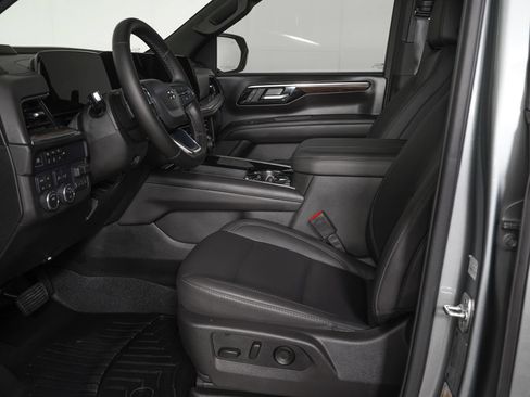 Used 2025 Chevrolet Tahoe Z71 w/ Comfort Package AWD/4WD image 17